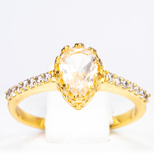 Ring aus goldplattierterr Legierung mit weißem Emporia® Kristall