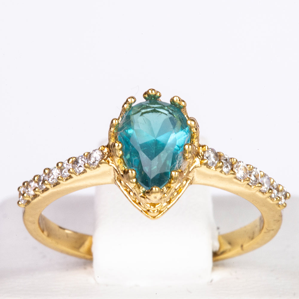 Ring aus goldplattierterr Legierung mit blauem Emporia®-Kristall und weißem Emporia® Kristall 1 