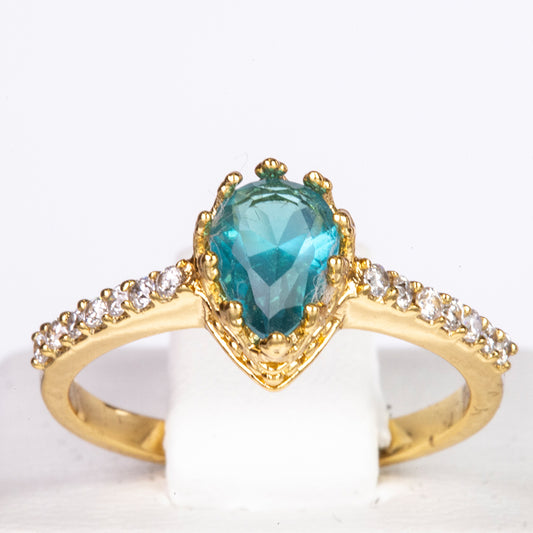 Ring aus goldplattierterr Legierung mit blauem Emporia®-Kristall und weißem Emporia® Kristall
