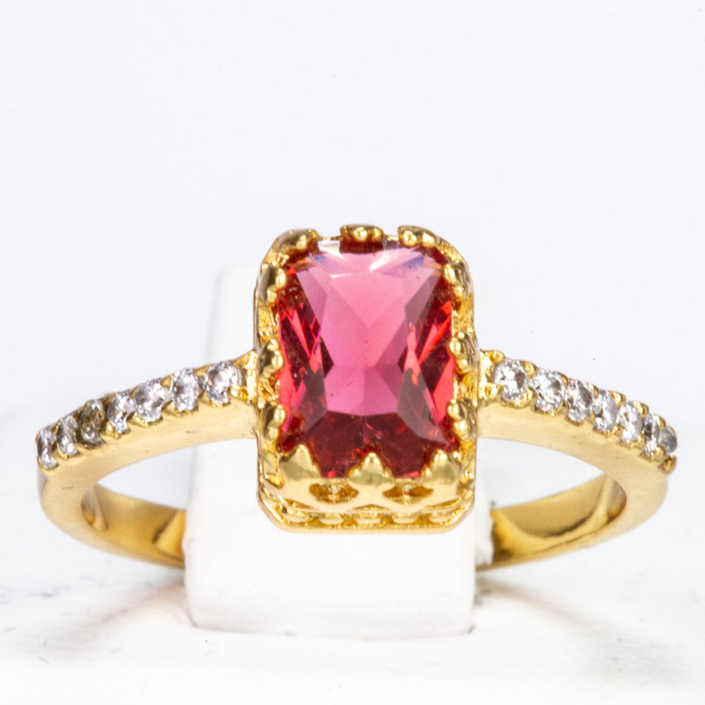 Ring aus goldplattierterr Legierung mit rotem Emporia®-Kristall und weißem Emporia® Kristall 1 