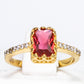 Ring aus goldplattierterr Legierung mit rotem Emporia®-Kristall und weißem Emporia® Kristall
