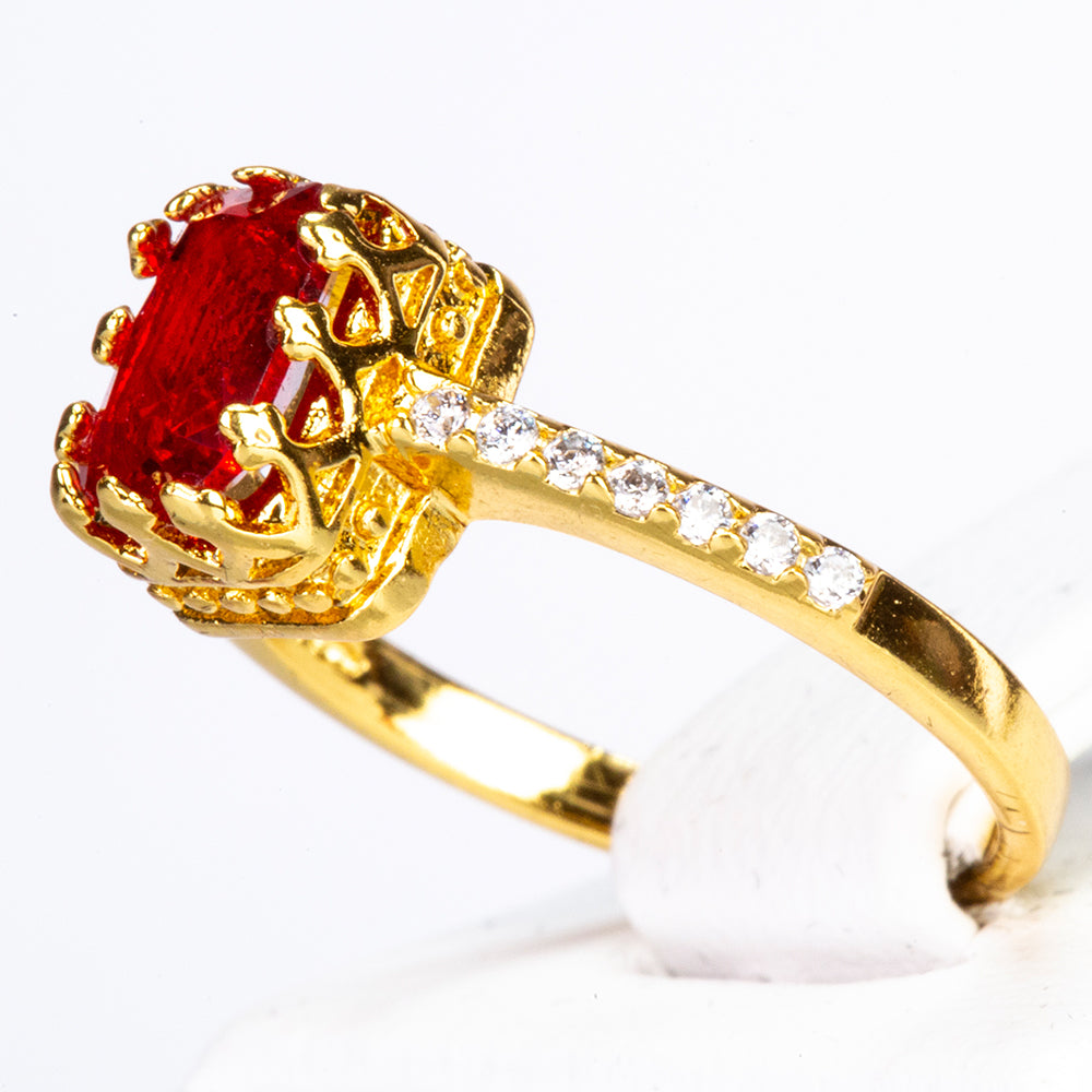 Ring aus goldplattierterr Legierung mit rotem Emporia®-Kristall und weißem Emporia® Kristall 3 