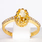 Ring aus goldplattierterr Legierung mit gelbem Emporia®-Kristall und weißem Emporia® Kristall