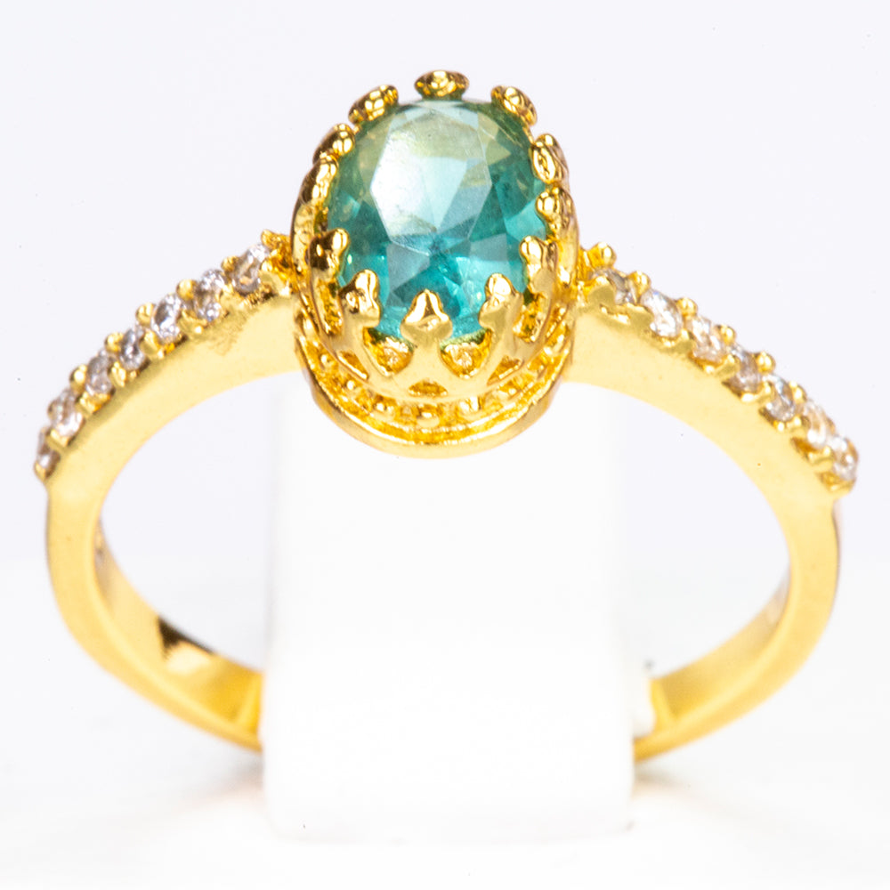 Ring aus goldplattierterr Legierung mit grünem Emporia® Kristall und weißem Emporia® Kristall 1 