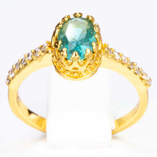 Ring aus goldplattierterr Legierung mit grünem Emporia® Kristall und weißem Emporia® Kristall