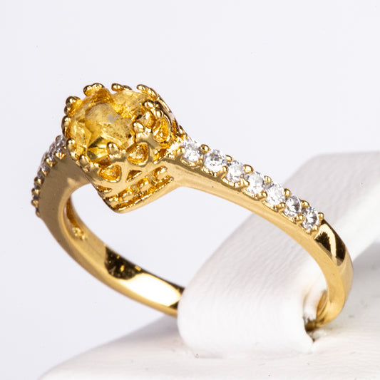 Ring aus goldplattierterr Legierung mit gelbem Emporia®-Kristall und weißem Emporia® Kristall