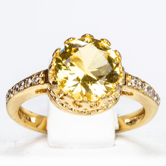 Ring aus goldplattierterr Legierung mit gelbem Emporia®-Kristall und weißem Emporia® Kristall