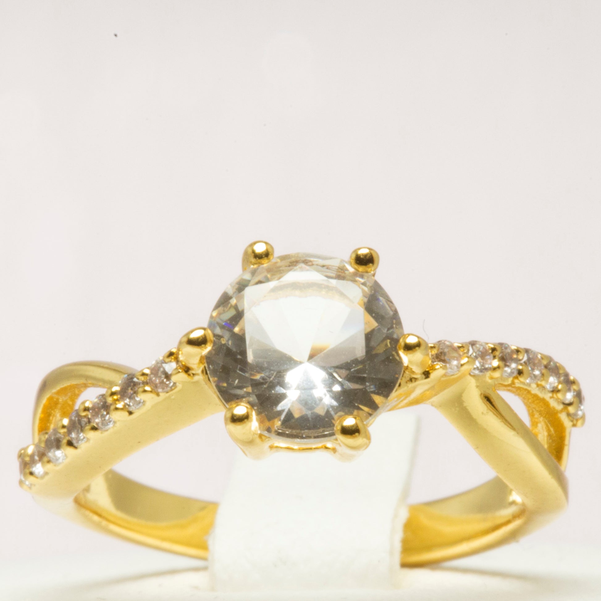 Ring aus goldplattierterr Legierung mit weißem Emporia® Kristall 1 