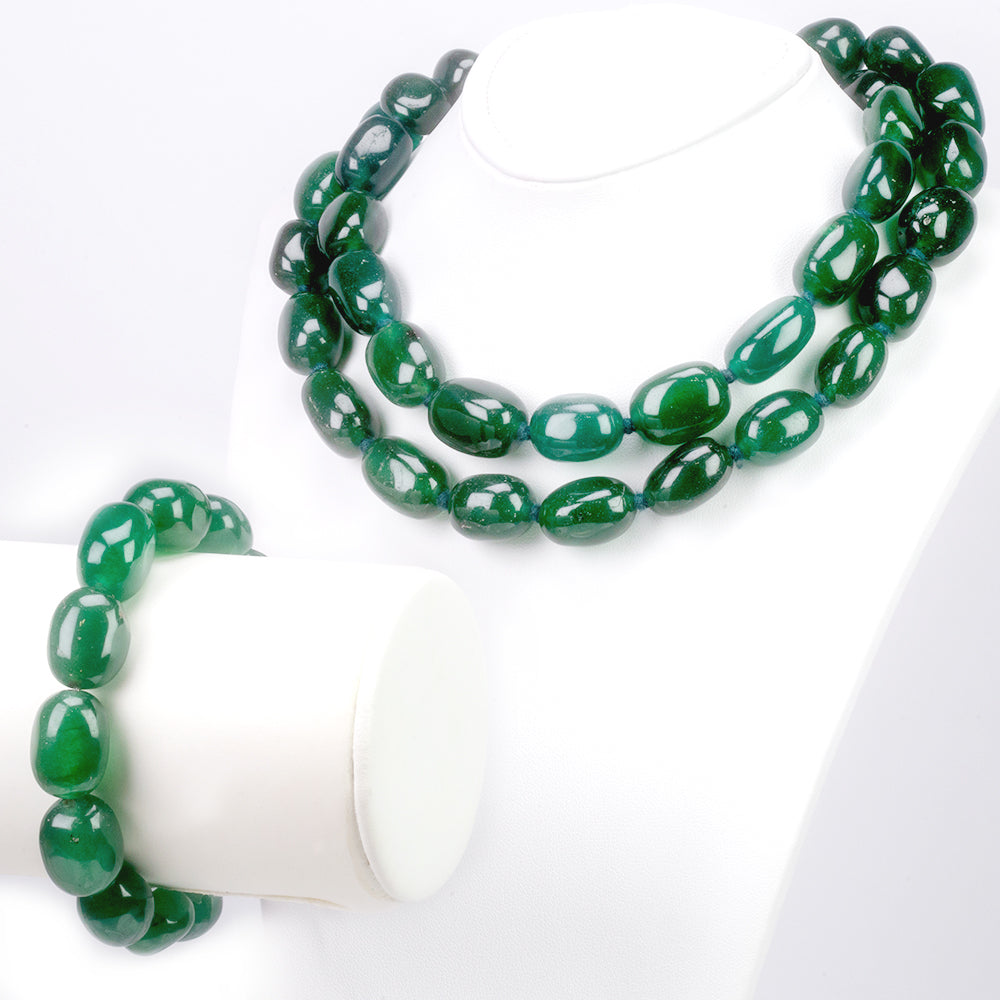 Schmuckgarnitur aus künstlicher Perle mit grünem Jade