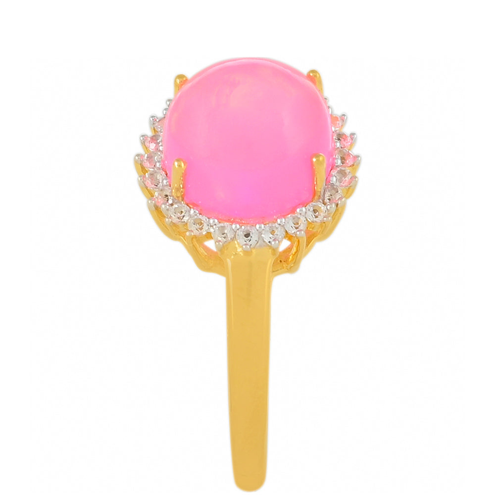 Goldplattierter Silberring mit äthiopischem neon pink Opal und weißem Topas