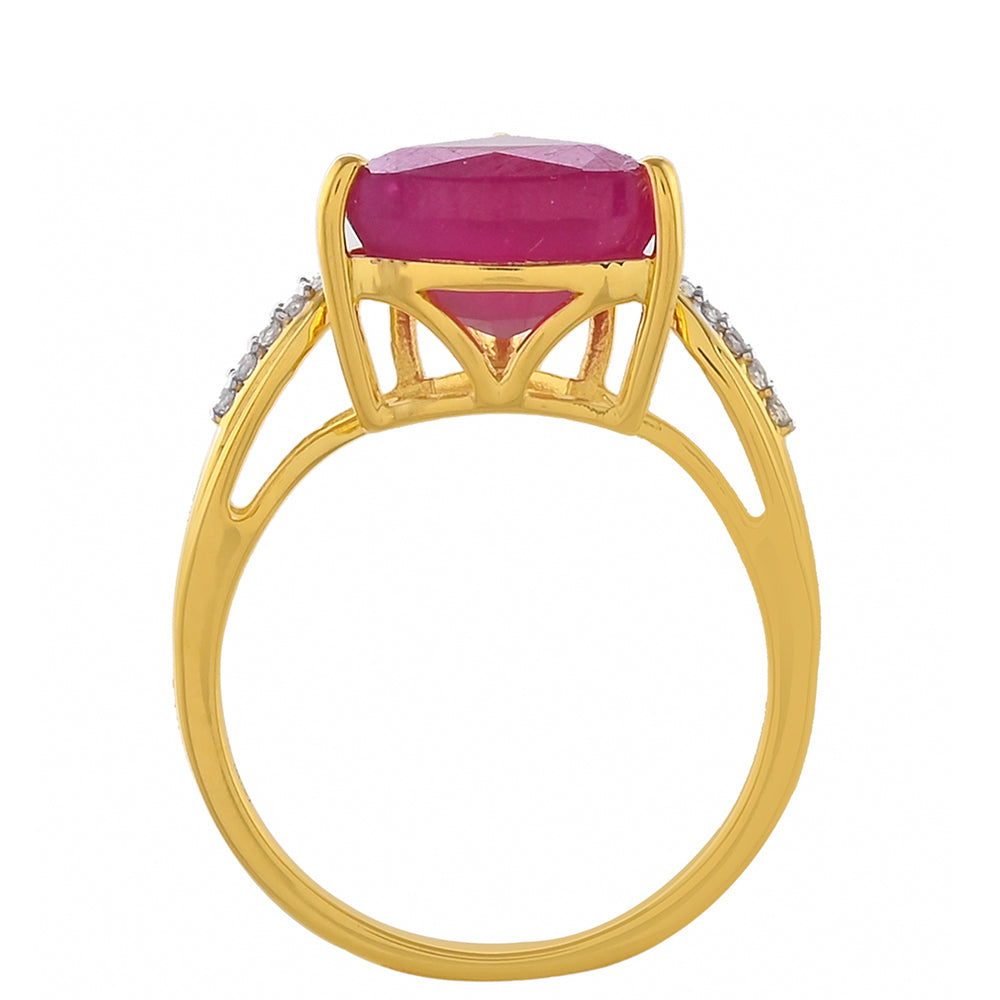 Goldplattierter Silberring mit Fissuren durchnetztem Rubin und weißem Topas