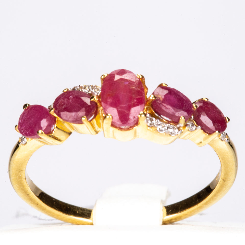 Goldplattierter Silberring mit Thai Rubin und weißem Zirkon 1 