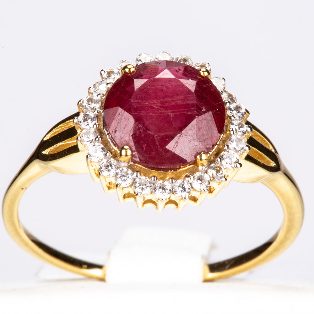 Goldplattierter Silberring mit Thai Rubin und weißem Zirkon
