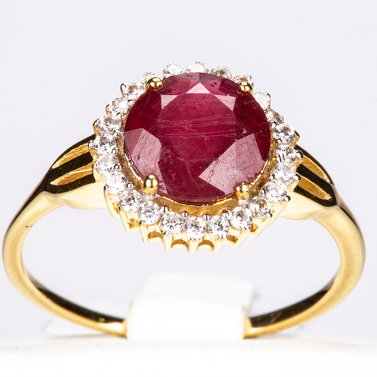 Goldplattierter Silberring mit Thai Rubin und weißem Zirkon