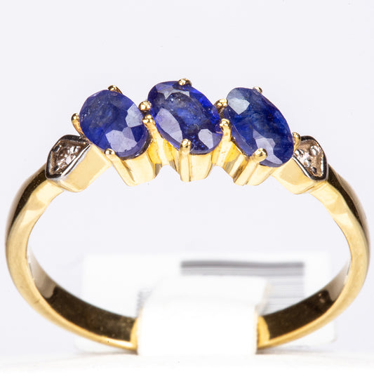 Goldplattierter Silberring mit australischem blauem Saphir und weißem Zirkon