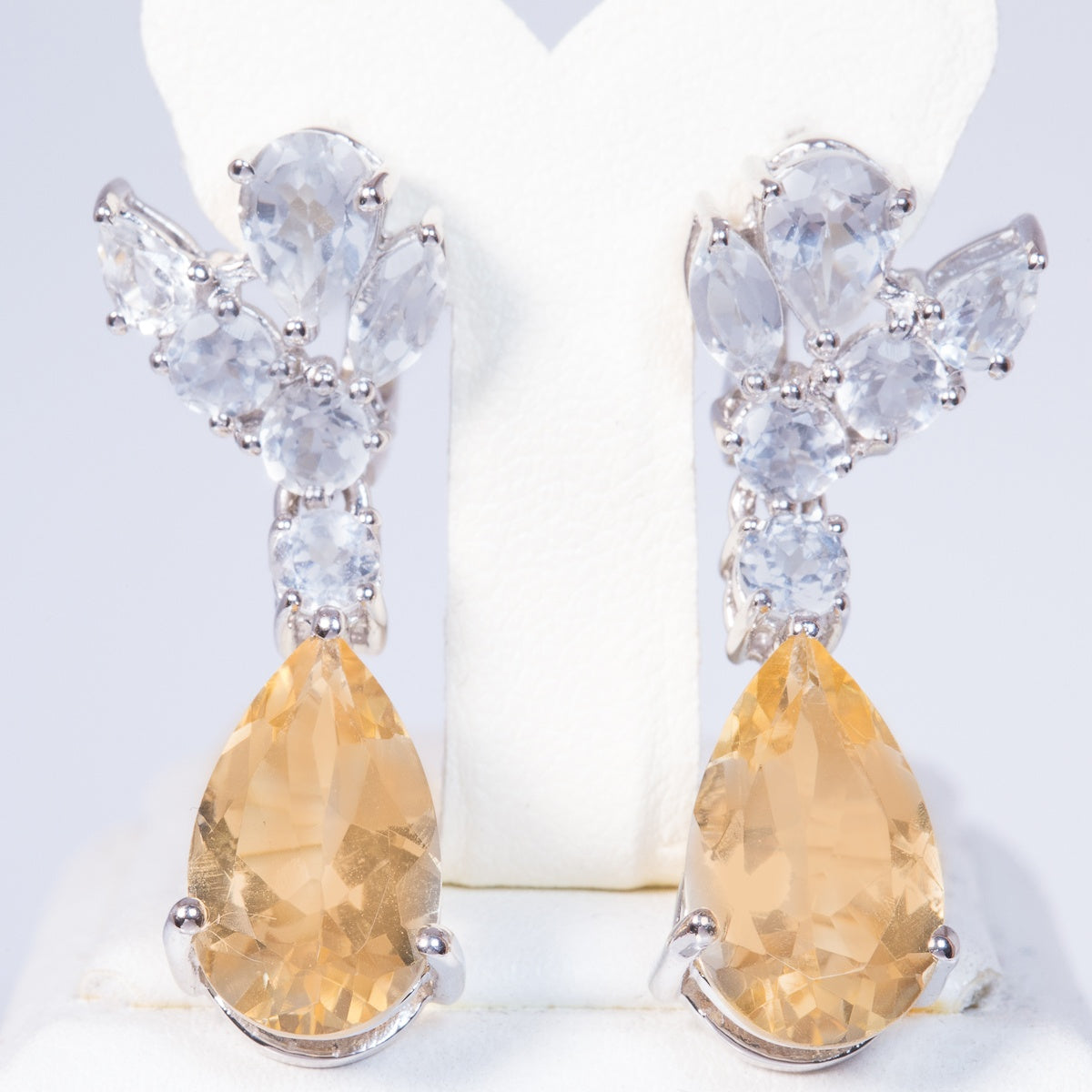 Silberohrringe mit Zitrin aus dem Ural und weißem Topas