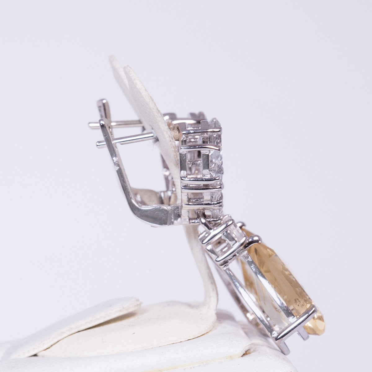 Silberohrringe mit Zitrin aus dem Ural und weißem Topas