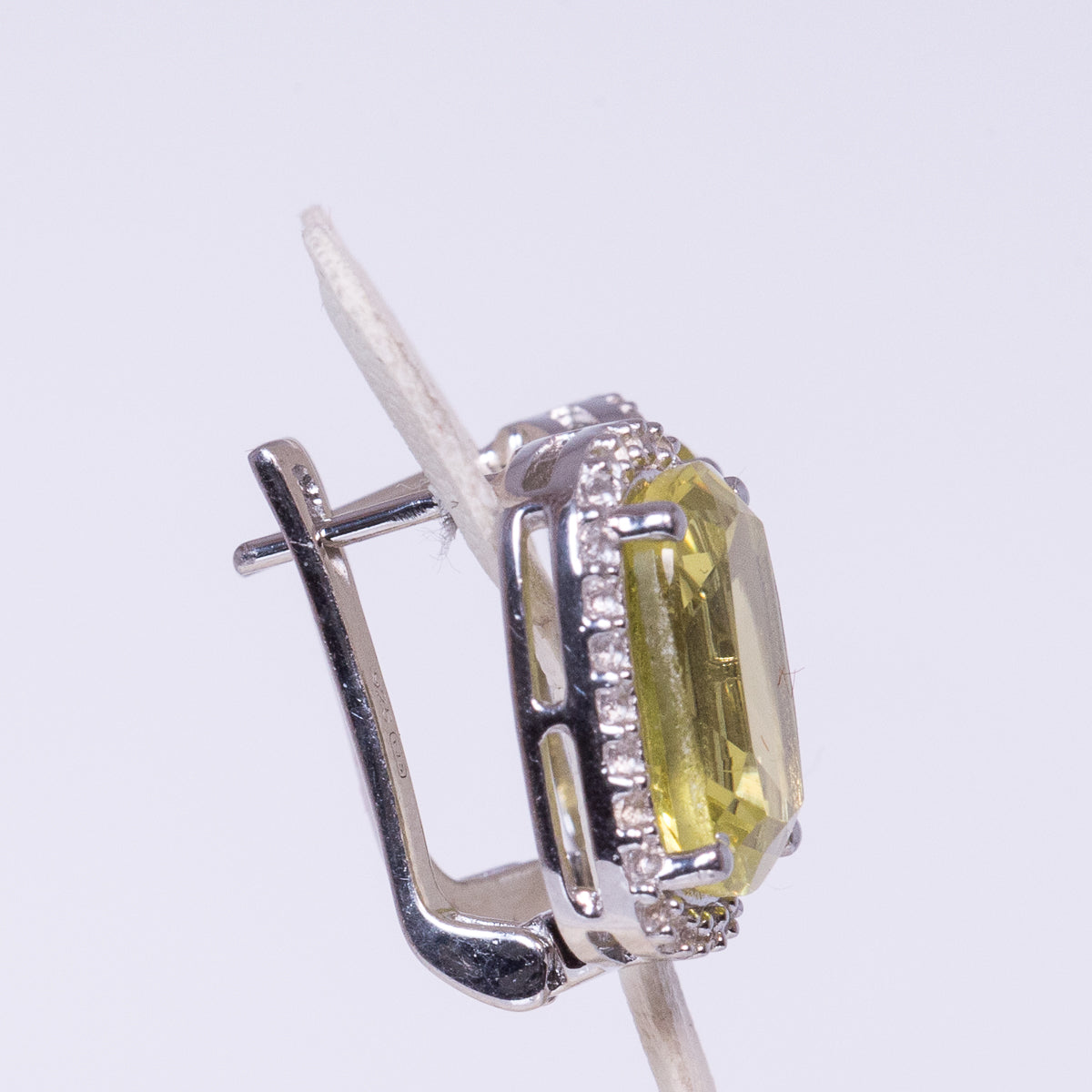 Silberohrringe mit weißem Topas