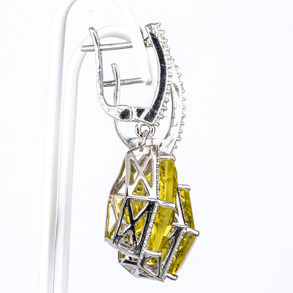 Silberohrringe mit künstlich hergestelltem Diaspor und weißem Topas