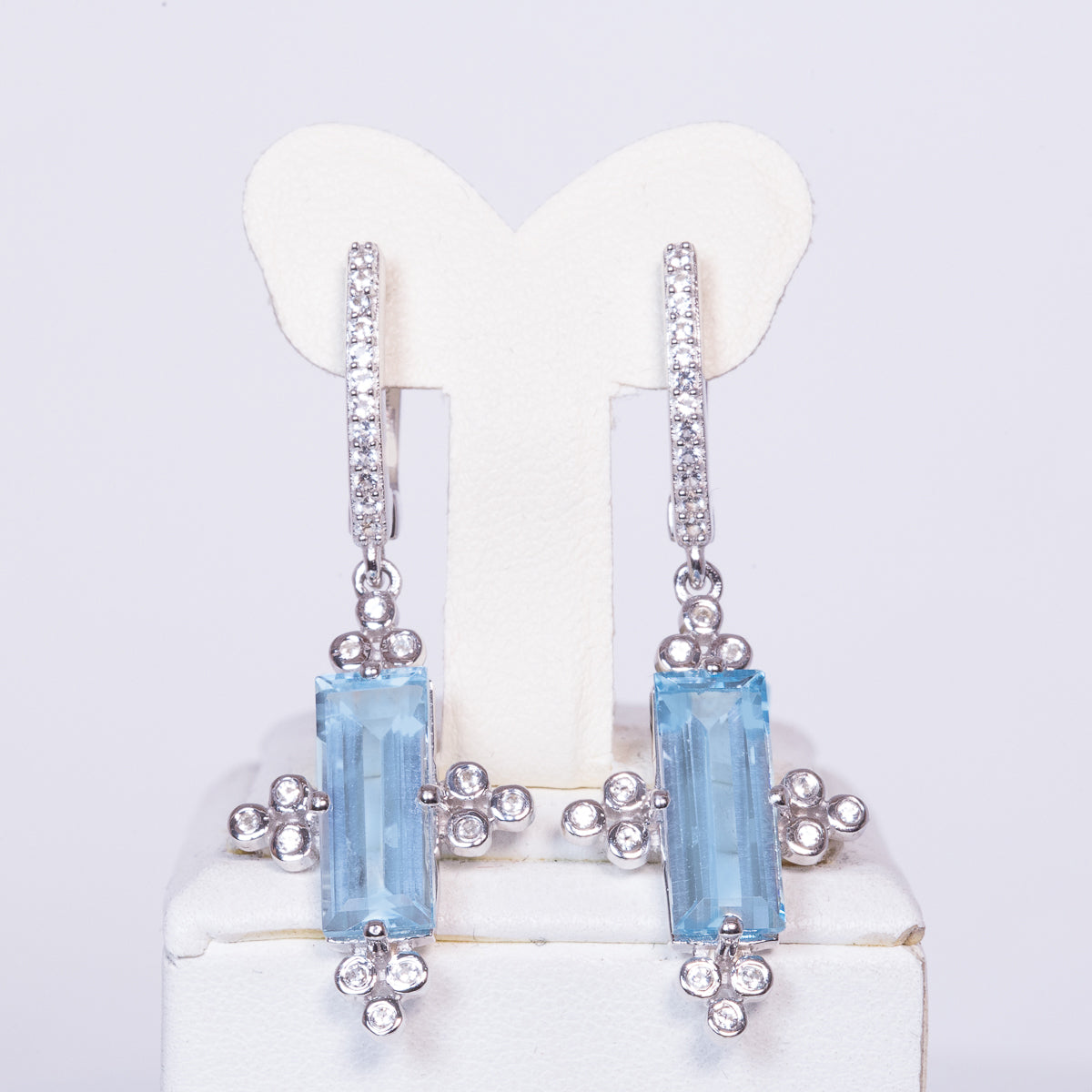 Silberohrringe mit himmelblauem Topas und weißem Topas