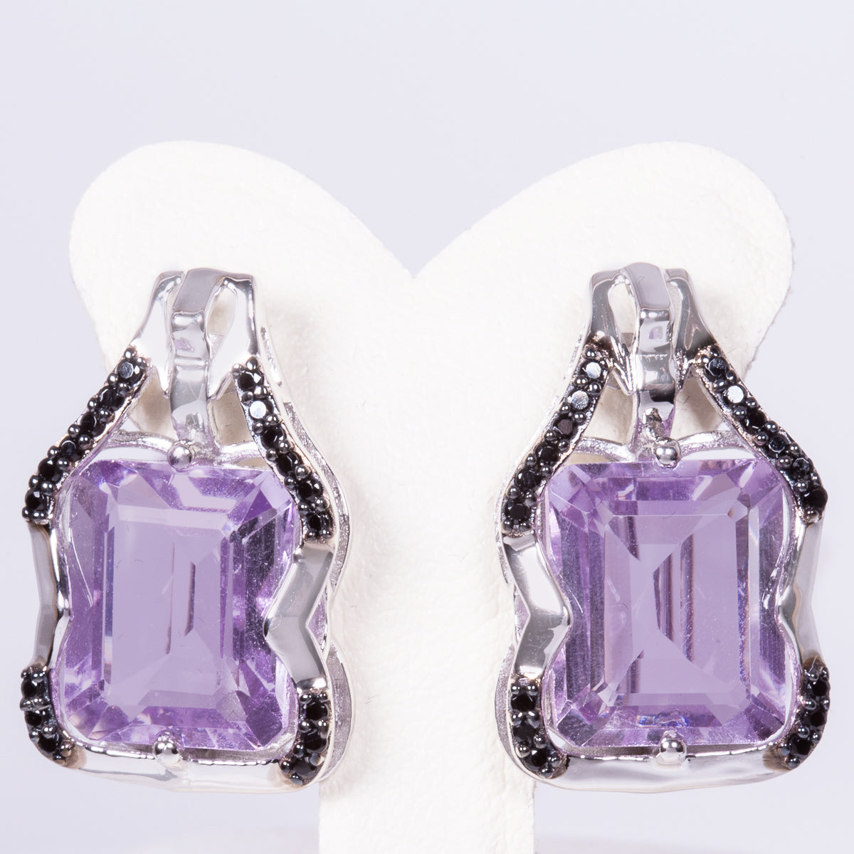 Silberohrringe mit rosa Amethyst aus El Chiquada und schwarzem Spinell aus Gorno Badakhsha 1 