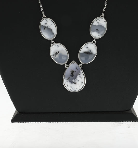 Silberhalskette mit dendritischem Achat aus Bozshakol
