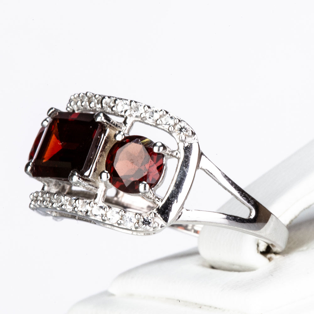Silberring mit Barton Granat und weißem Topas 4 
