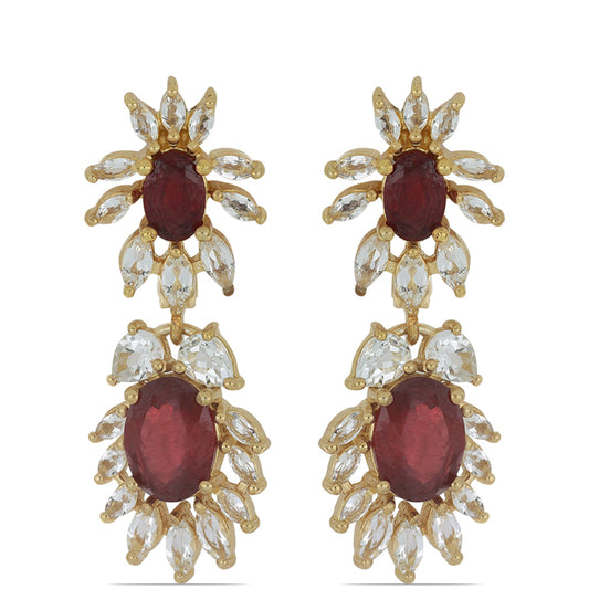 Goldplattierte Silberohrringe mit Rubin aus Madagaskar und weißem Topas