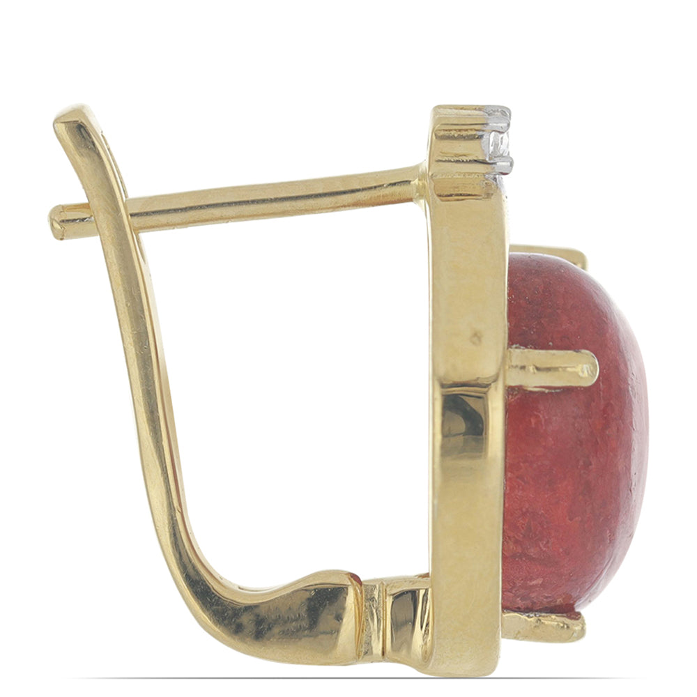 Goldplattierte Silberohrringe mit roter Schwammkoralle und weißem Topas