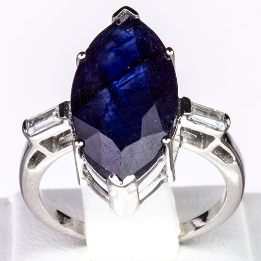 Silberring mit blauem Rosebery Saphir und weißem Zirkon