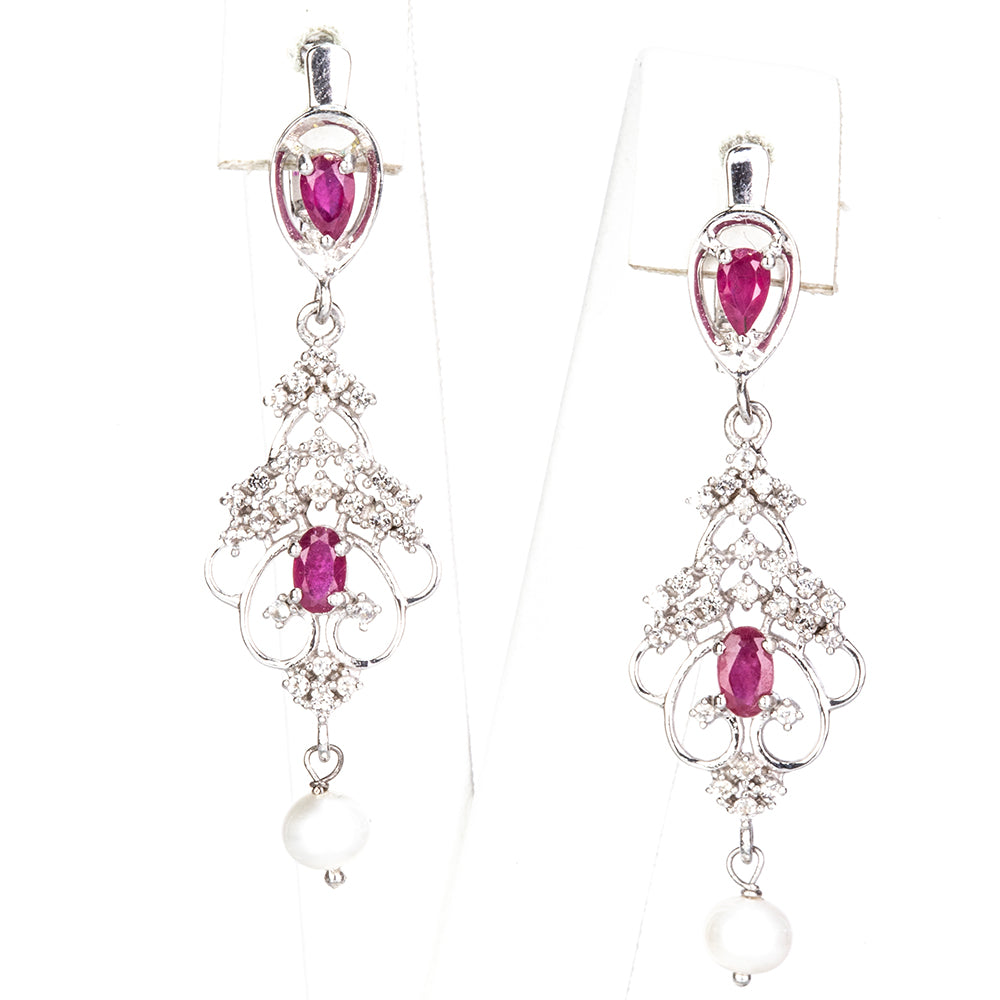 Silberohrringe mit Rubin aus Madagaskar und weißer Süßwasserperle