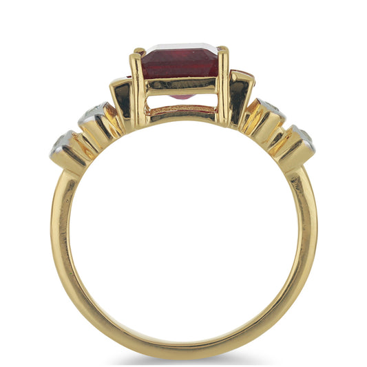 Goldplattierter Silberring mit Rubin aus Madagaskar und weißem Topas