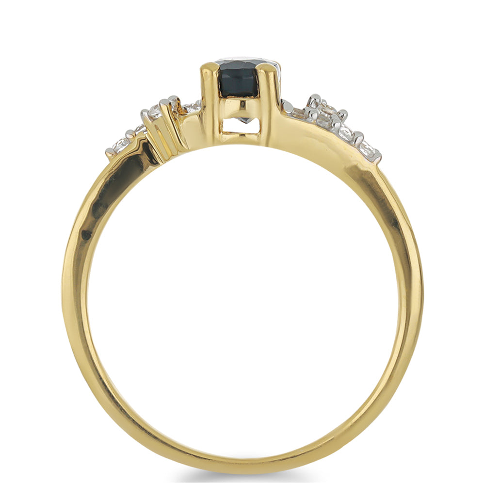 Goldplattierter Silberring mit blauem Rosebery Saphir und weißem Topas