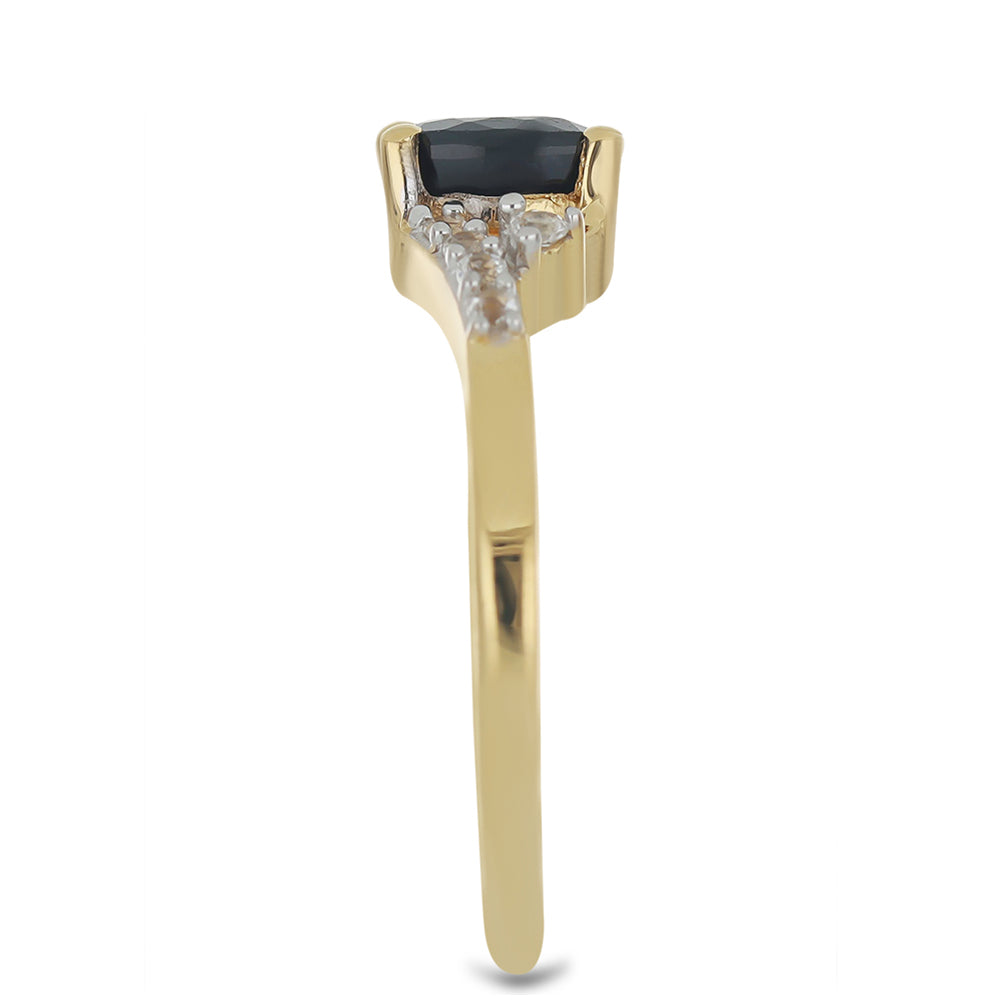 Goldplattierter Silberring mit blauem Rosebery Saphir und weißem Topas
