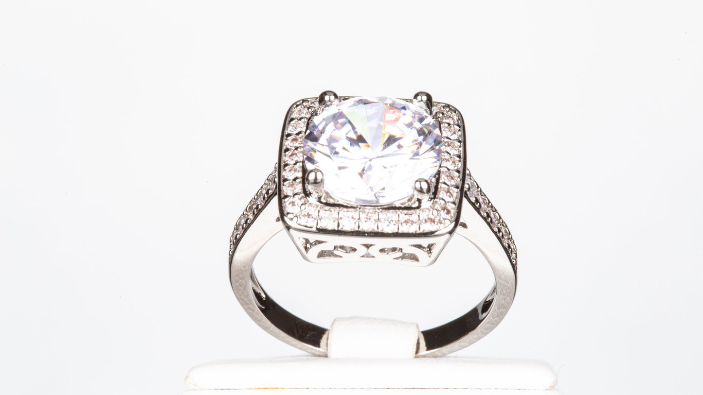 Ring aus weißgoldplattierterr Legierung mit weißem Emporia® Kristall